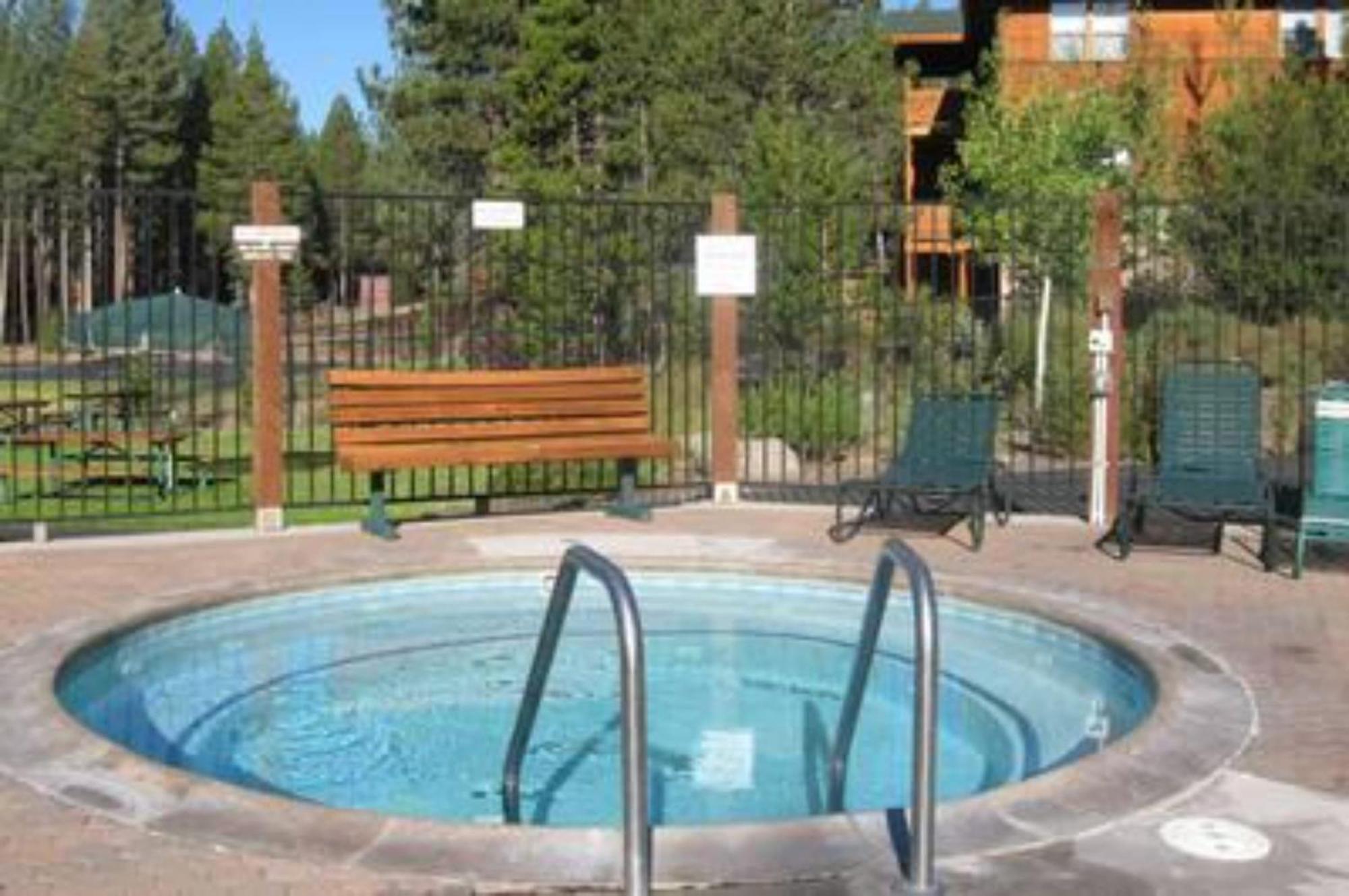 Moosetrack By Avantstay Cozy Cabin In The Of Tahoe Donner W Hot Tub Truckee Exterior photo